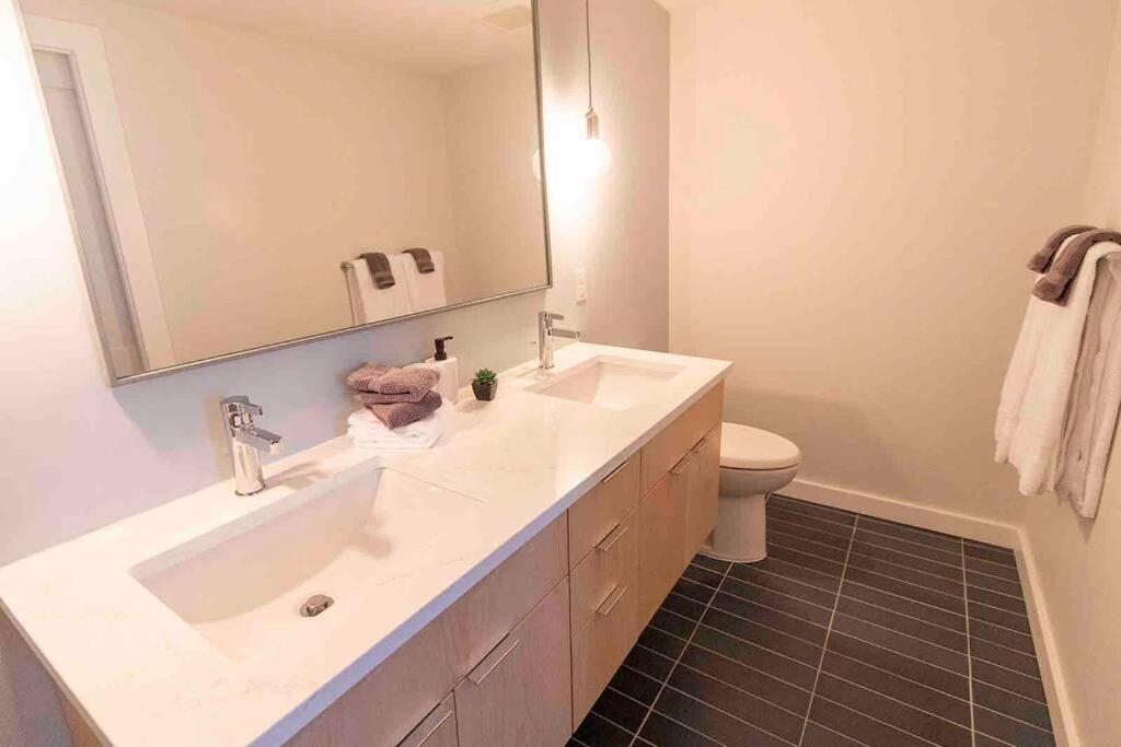 Spacious 2 Bed 2 Bath Downtown Otr Condo Minutes Walk To The Reds Bengals Stadium & More! Cincinnati Ngoại thất bức ảnh